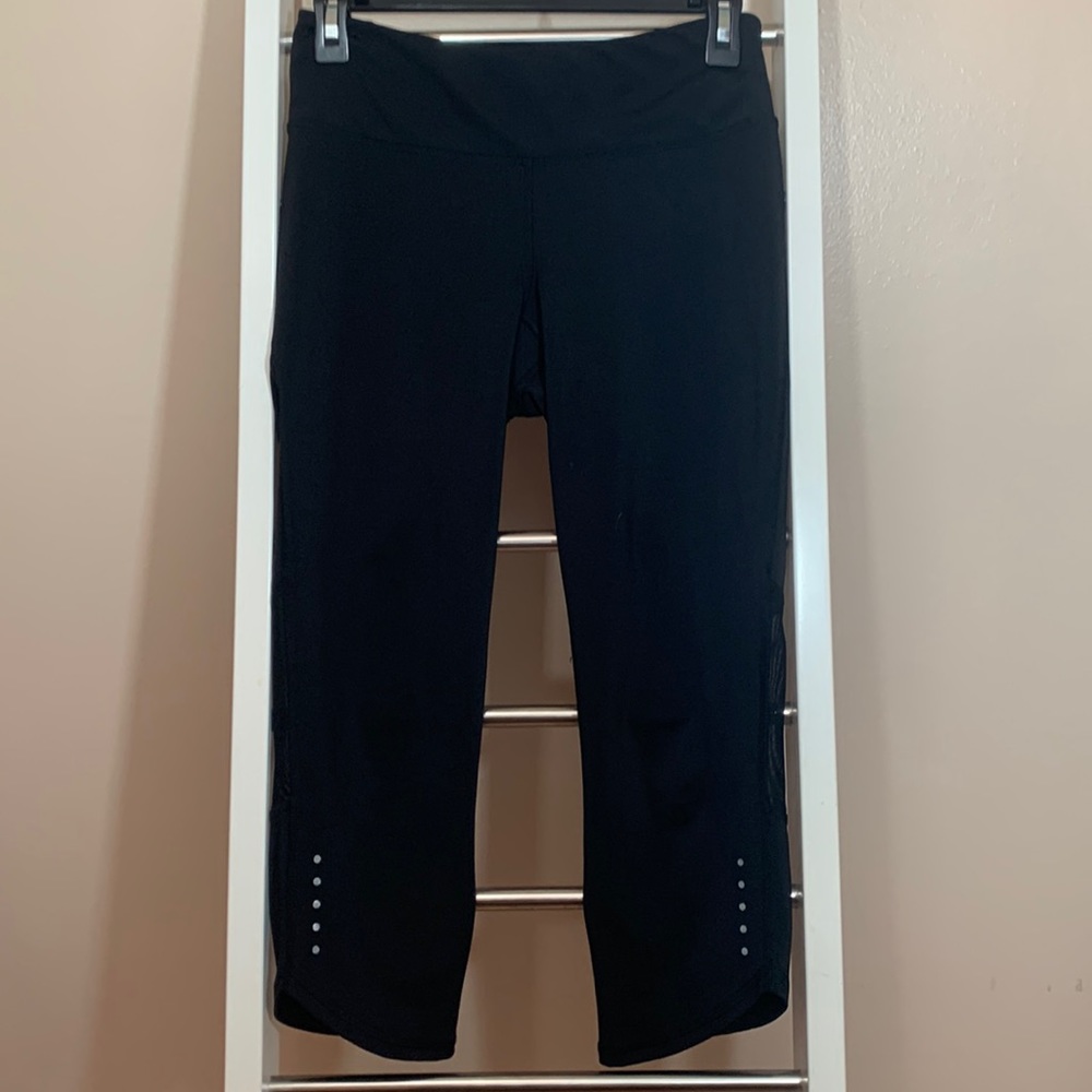 Old Navy Active Medium Go Dry Capris
